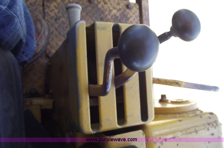 image for item A4242 1972 Caterpillar 977L track loader