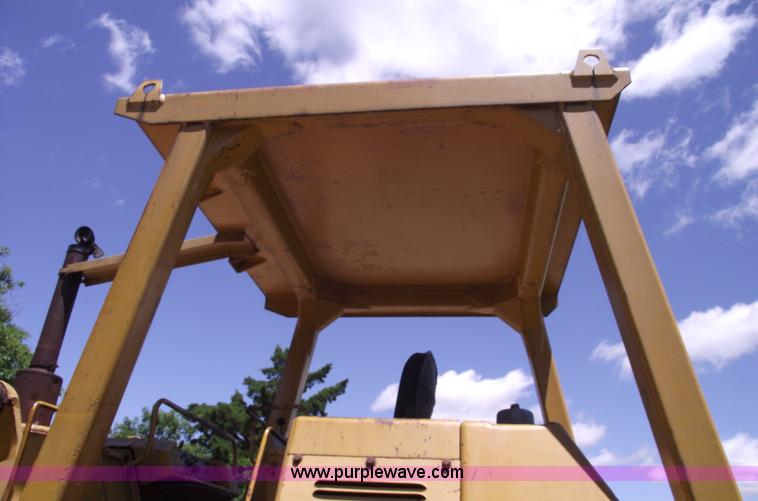 image for item A4242 1972 Caterpillar 977L track loader