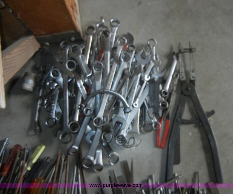image for item A9190 Assorted tools