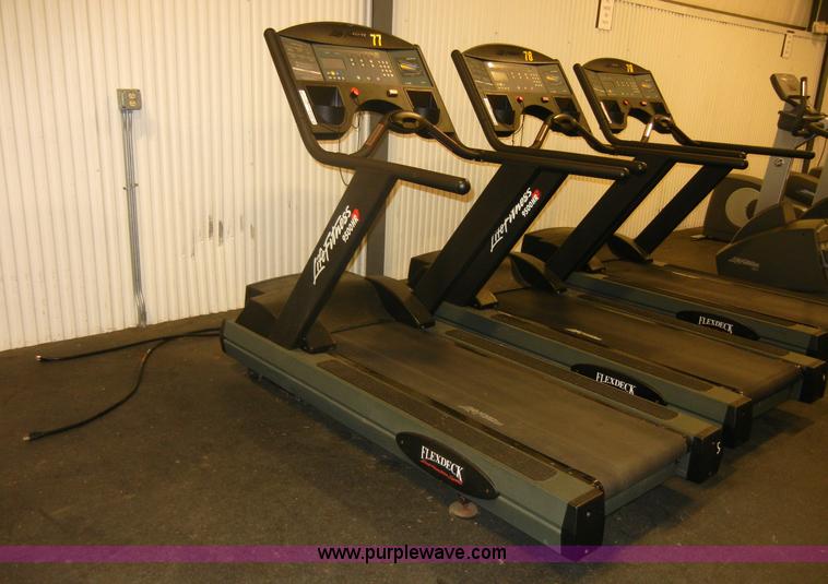 image for item A9208 Life Fitness 9500HR treadmill