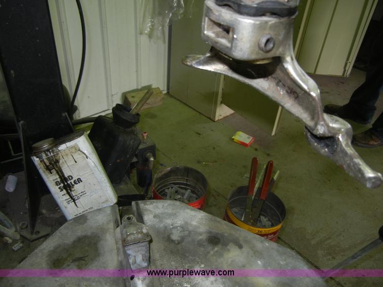 image for item A9296 John Bean 8931 tire machine