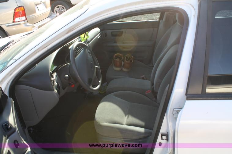 image for item A2047 2003 Ford Taurus SE