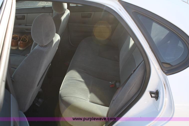 image for item A2047 2003 Ford Taurus SE