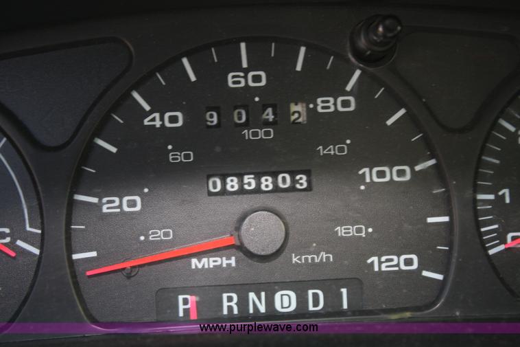 image for item A2047 2003 Ford Taurus SE
