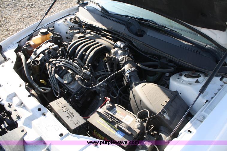 image for item A2047 2003 Ford Taurus SE