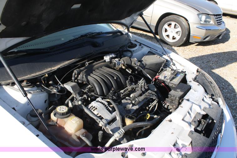 image for item A2047 2003 Ford Taurus SE