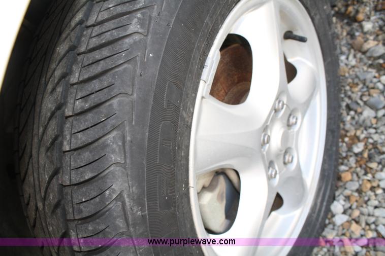 image for item A2047 2003 Ford Taurus SE