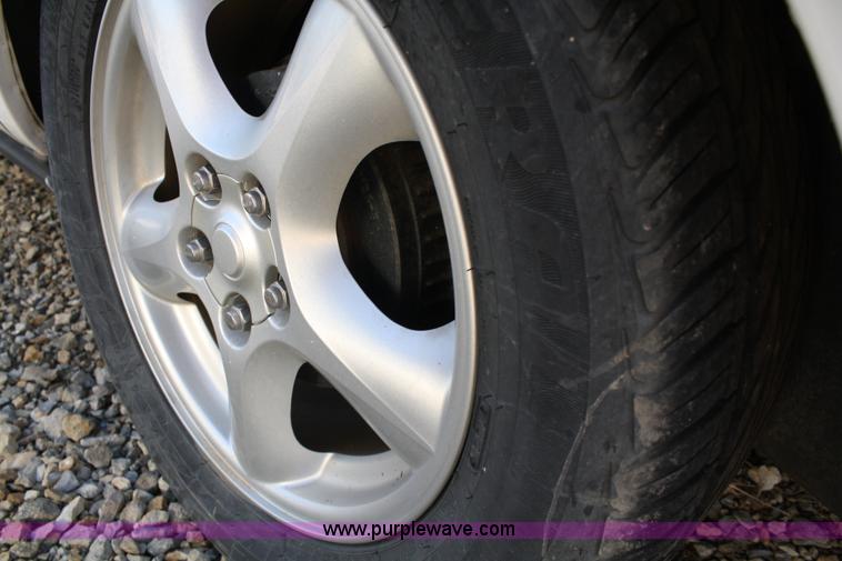 image for item A2047 2003 Ford Taurus SE