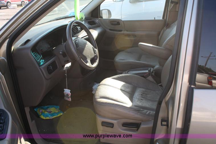 image for item A2048 1999 Ford Windstar SE mini van