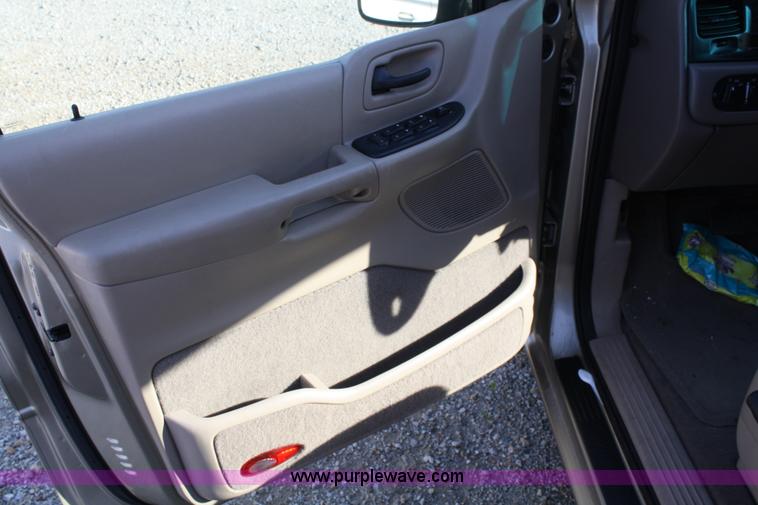 image for item A2048 1999 Ford Windstar SE mini van