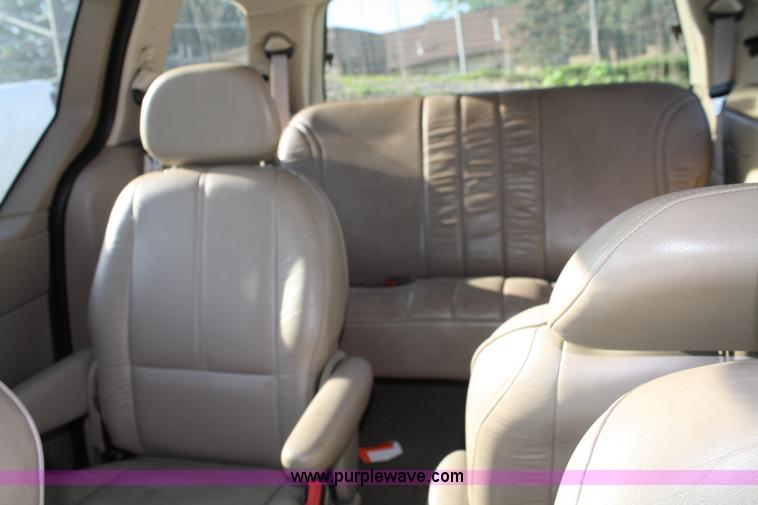 image for item A2048 1999 Ford Windstar SE mini van