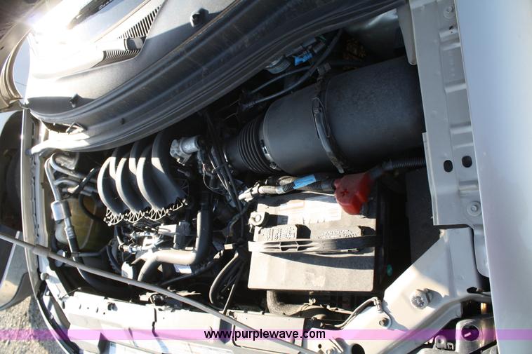 image for item A2048 1999 Ford Windstar SE mini van