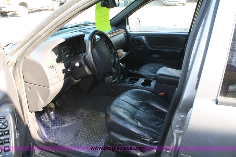image for item A2049 1999 Jeep Grand Cherokee Laredo SUV