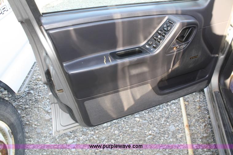 image for item A2049 1999 Jeep Grand Cherokee Laredo SUV