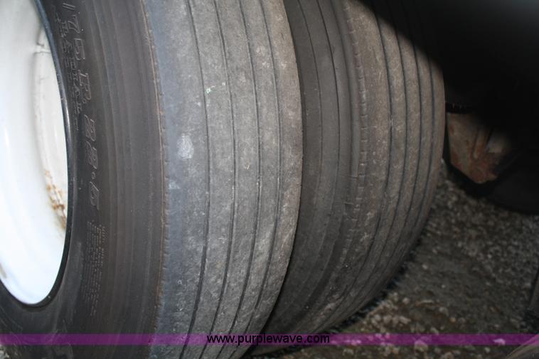 image for item A2051 1999 Great Dane 53' van trailer