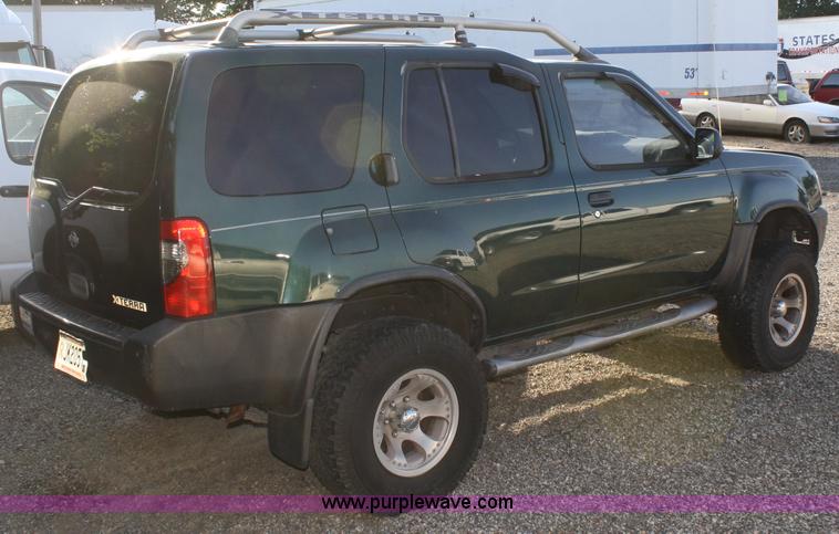 image for item A2052 2000 Nissan Xterra SUV