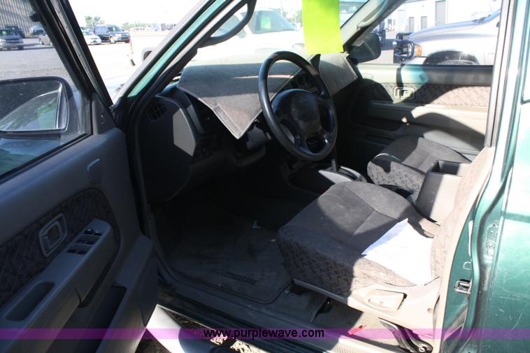 image for item A2052 2000 Nissan Xterra SUV