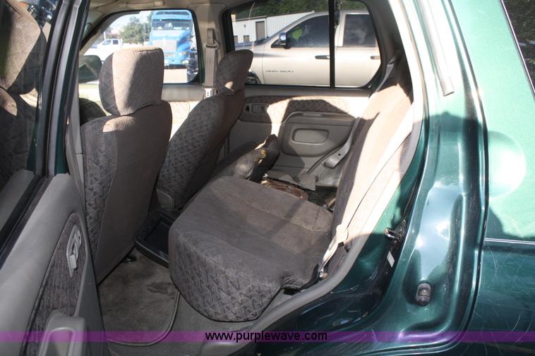 image for item A2052 2000 Nissan Xterra SUV