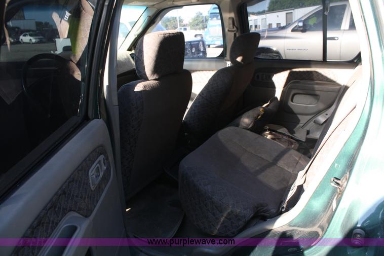 image for item A2052 2000 Nissan Xterra SUV
