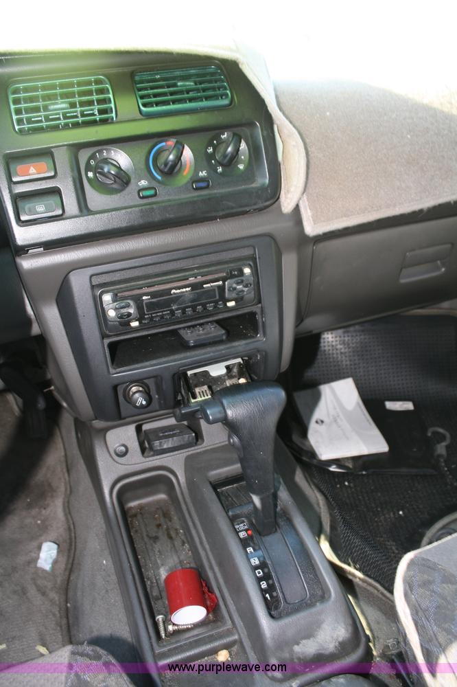 image for item A2052 2000 Nissan Xterra SUV