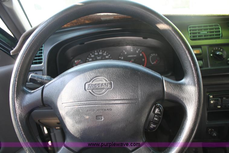 image for item A2052 2000 Nissan Xterra SUV