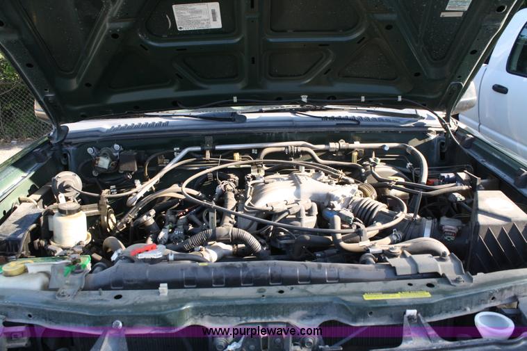 image for item A2052 2000 Nissan Xterra SUV