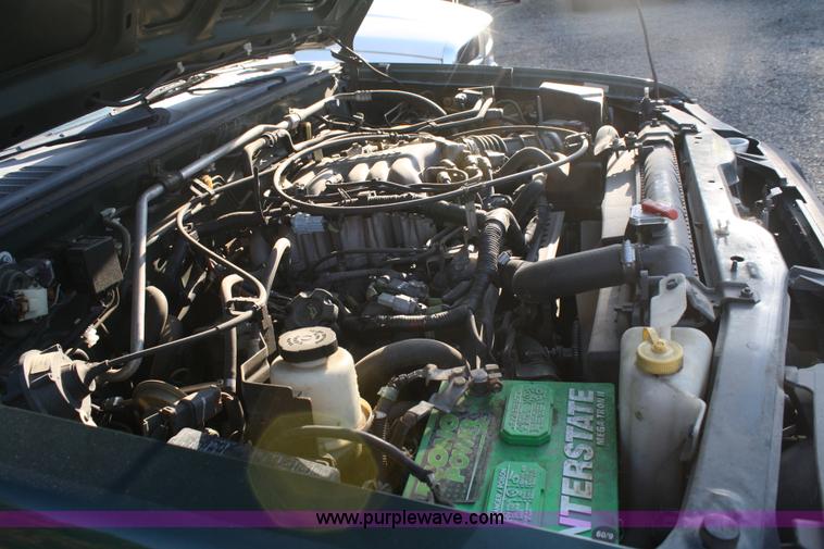 image for item A2052 2000 Nissan Xterra SUV