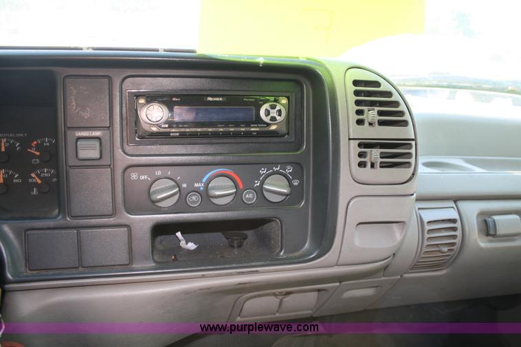 image for item A2055 1996 GMC Sierra 1500 SL pickup truck