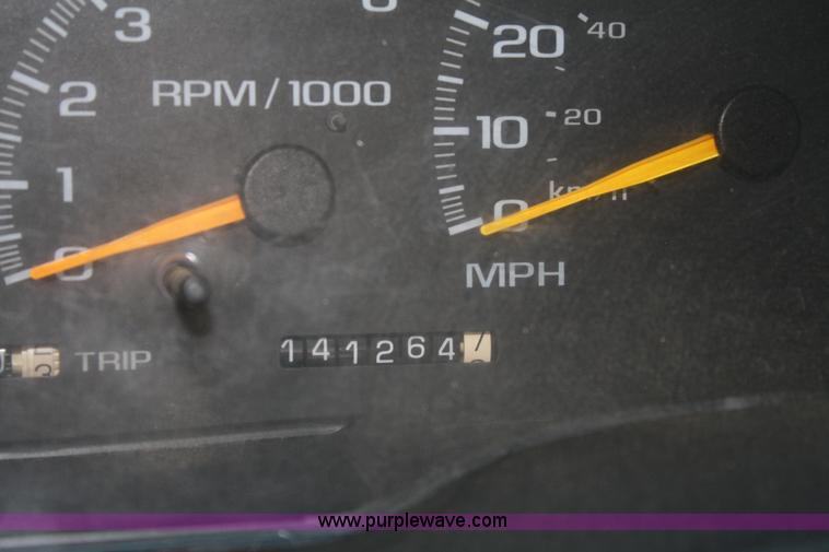 image for item A2055 1996 GMC Sierra 1500 SL pickup truck