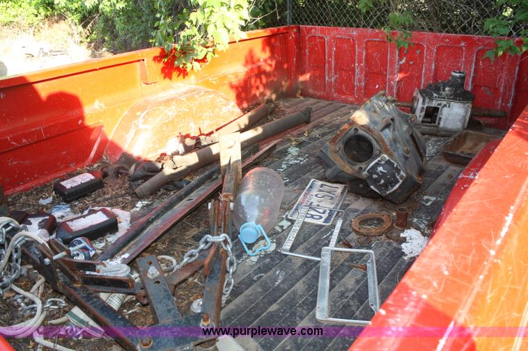 image for item A2055 1996 GMC Sierra 1500 SL pickup truck