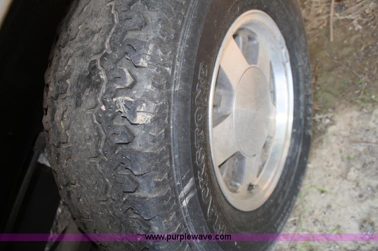 image for item A2055 1996 GMC Sierra 1500 SL pickup truck