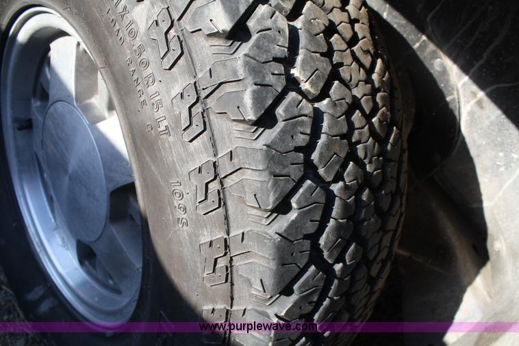 image for item A2055 1996 GMC Sierra 1500 SL pickup truck