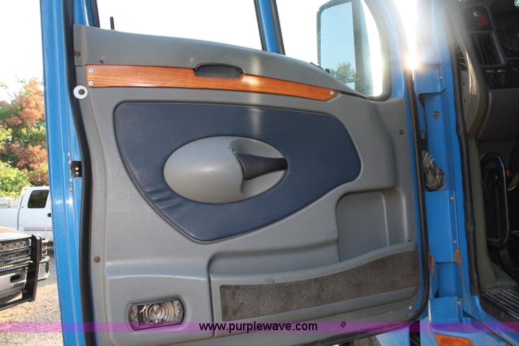 image for item A2056 1998 Kenworth T2000 semi truck