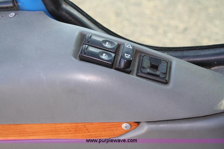 image for item A2056 1998 Kenworth T2000 semi truck