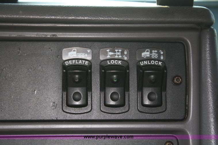 image for item A2056 1998 Kenworth T2000 semi truck