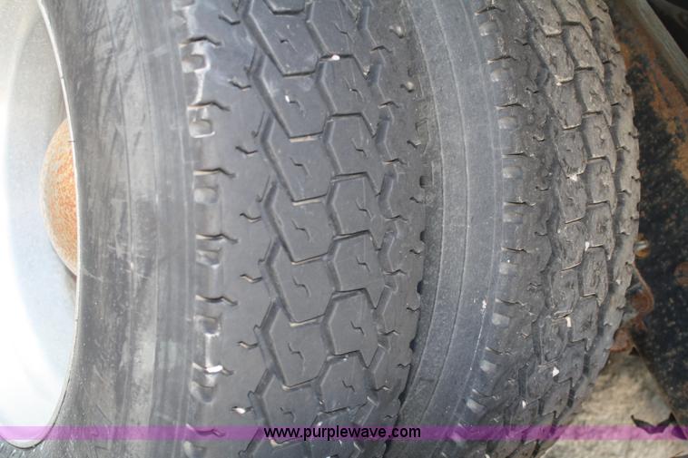 image for item A2056 1998 Kenworth T2000 semi truck