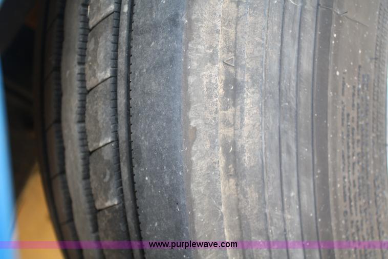 image for item A2056 1998 Kenworth T2000 semi truck