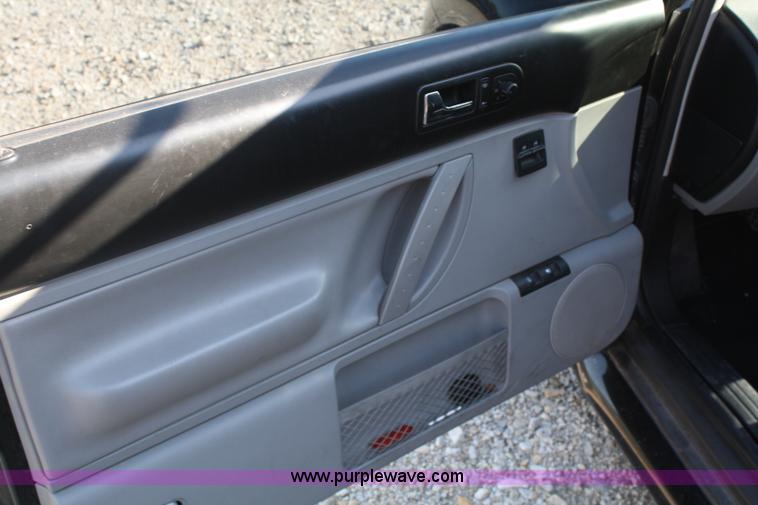 image for item A2071 1999 Volkswagen New Beetle GLS