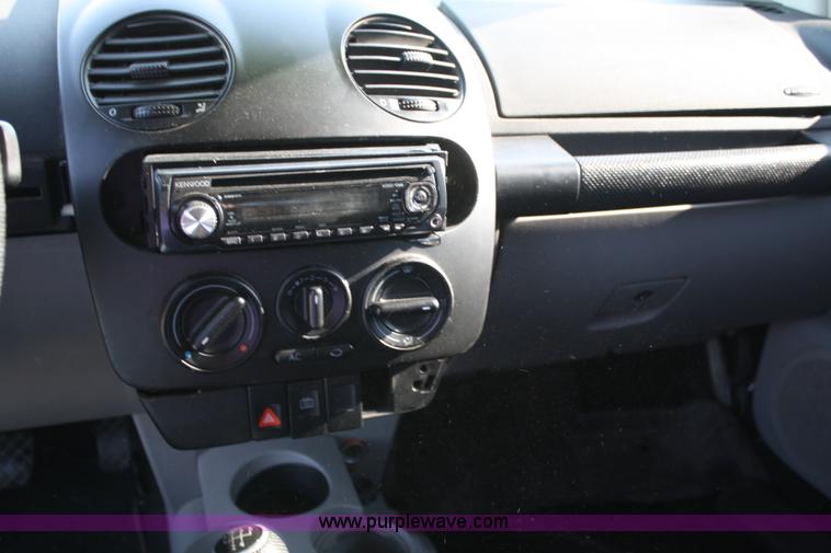 image for item A2071 1999 Volkswagen New Beetle GLS