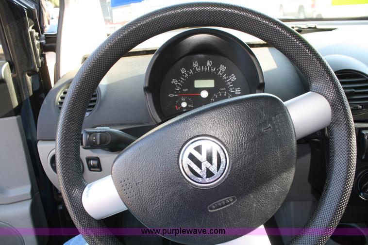 image for item A2071 1999 Volkswagen New Beetle GLS