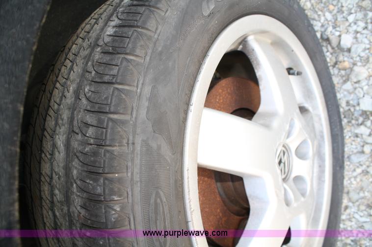 image for item A2071 1999 Volkswagen New Beetle GLS