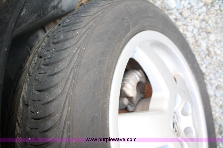 image for item A2071 1999 Volkswagen New Beetle GLS