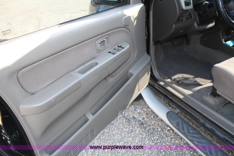 image for item A2073 2001 Nissan Xterra SE SUV