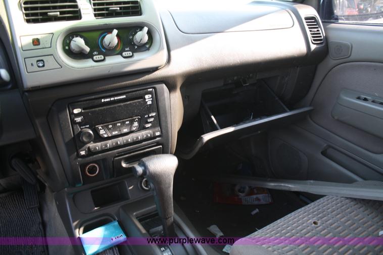 image for item A2073 2001 Nissan Xterra SE SUV