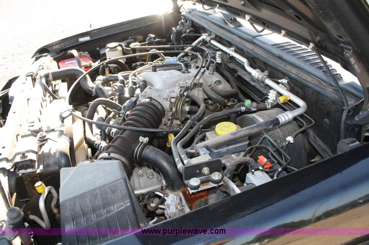 image for item A2073 2001 Nissan Xterra SE SUV