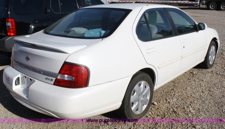 image for item A2074 2001 Nissan Altima GXE