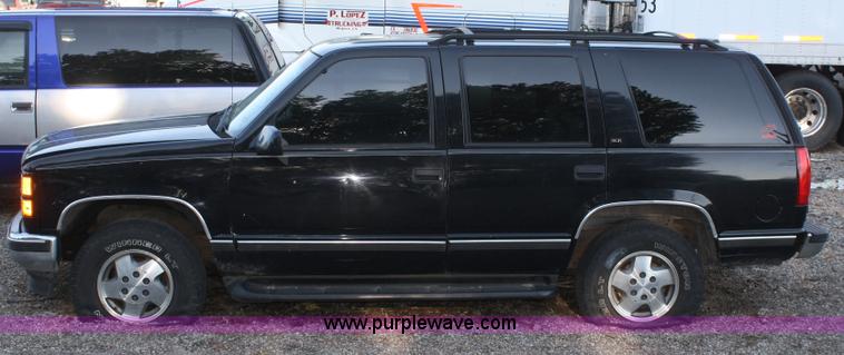 image for item A2075 1999 GMC Yukon 1500 SLT SUV