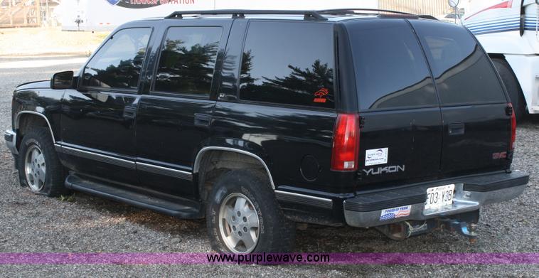 image for item A2075 1999 GMC Yukon 1500 SLT SUV