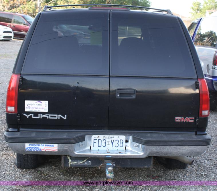 image for item A2075 1999 GMC Yukon 1500 SLT SUV