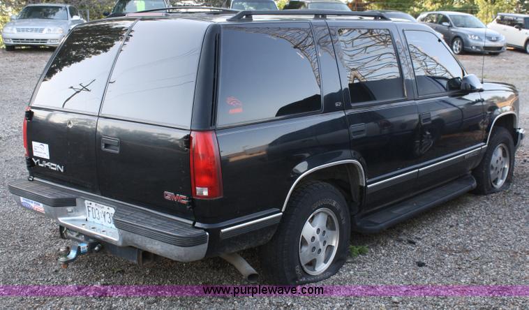 image for item A2075 1999 GMC Yukon 1500 SLT SUV